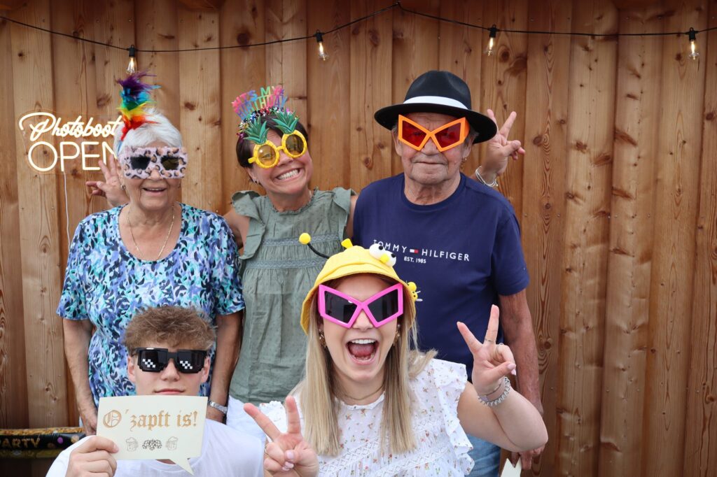 Fotobox fotospiegel gartenparty familie