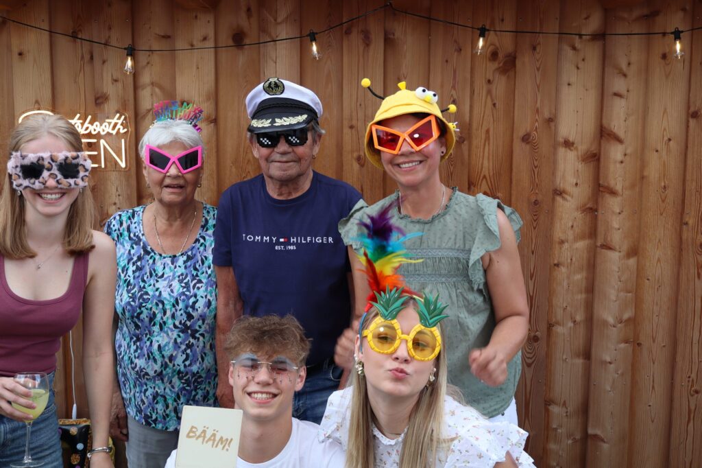 Fotobox fotospiegel gartenparty familie