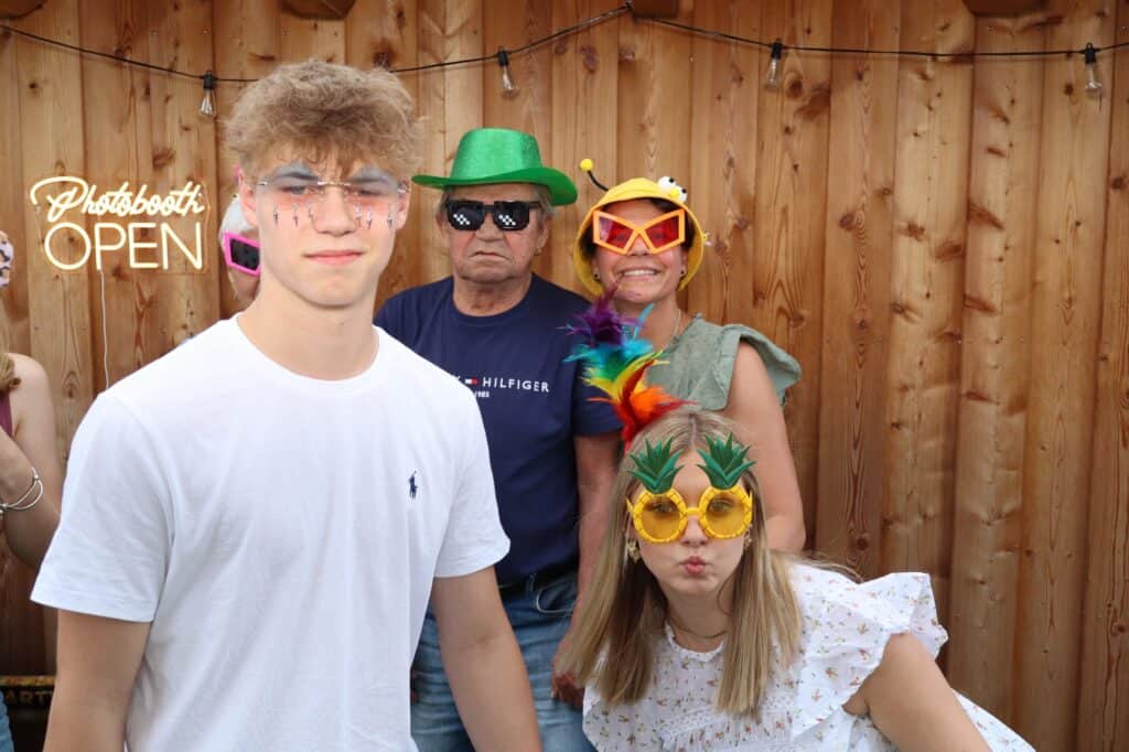 Fotobox fotospiegel gartenparty familie