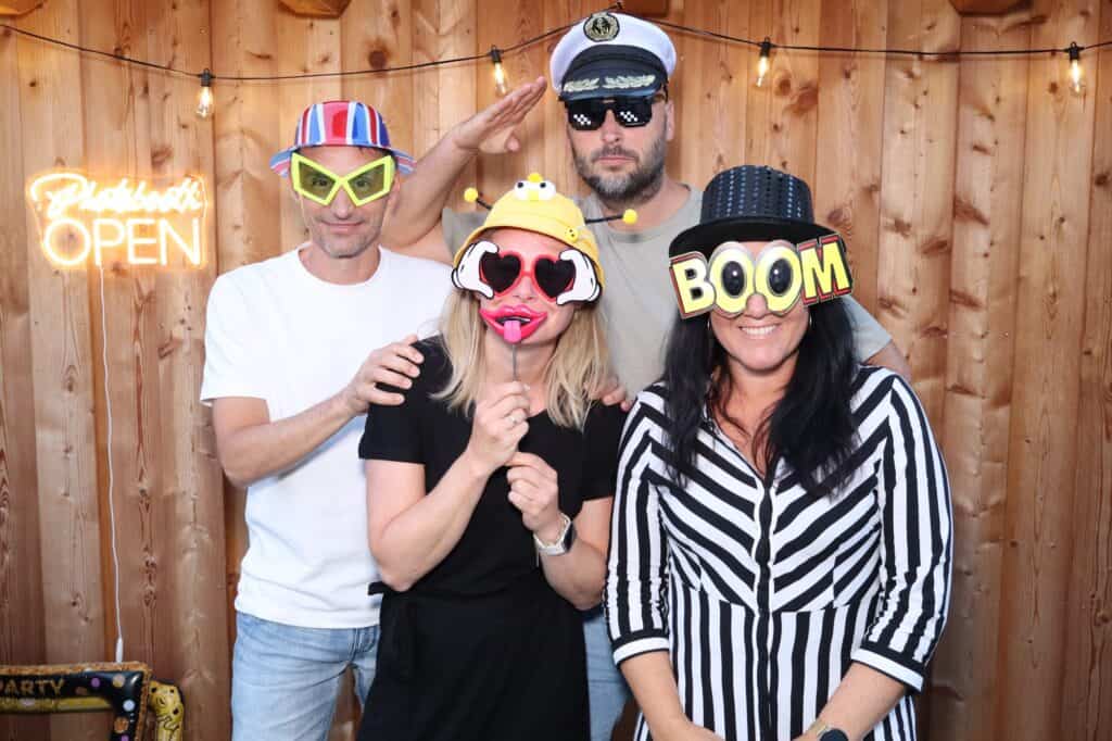 Fotobox fotospiegel gartenparty familie